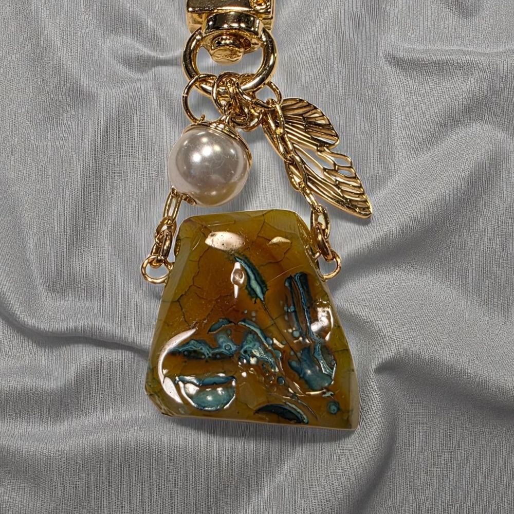 Dragon's Vein Agate Pendant Necklace with Pearl And Wing Charms / - Picture 7 of 7